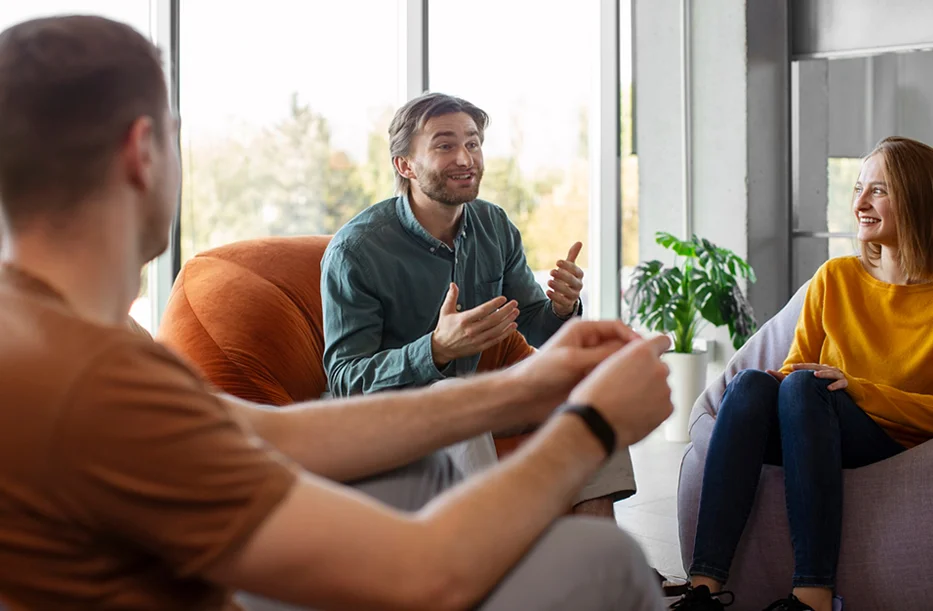 Avatar_Residential_Detox_Center_Therapy_People_Talking